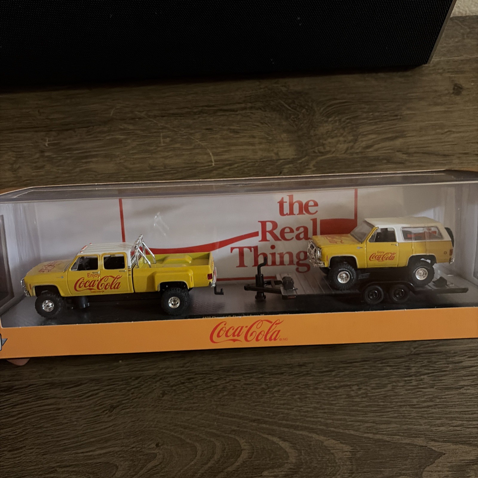 M2 1:64 CHASE Hauler-Coca Cola 1973 Chevrolet Cheyenne Super 30/1973 K5 Blazer