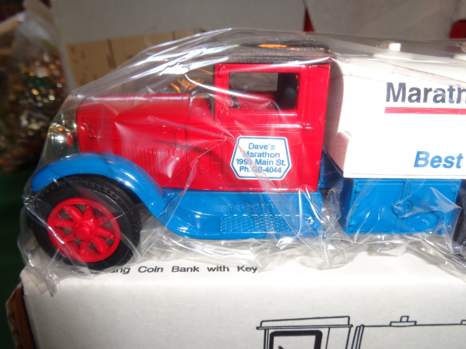 Ertl American Classics Dave’s Marathon Die Cast Tanker Truck Bank New in Box