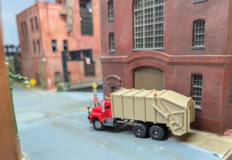 1/87 HO Scale Custom Built Ford L9000 Tandem Axle Garbage Truck 3D Printed Model