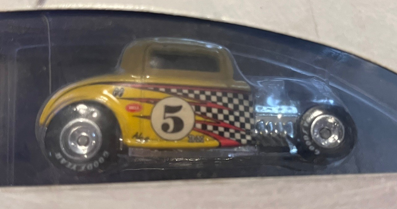 100% Hot Wheels Yellow ‘32 Ford Hot Rod Rod & Custom Magazine