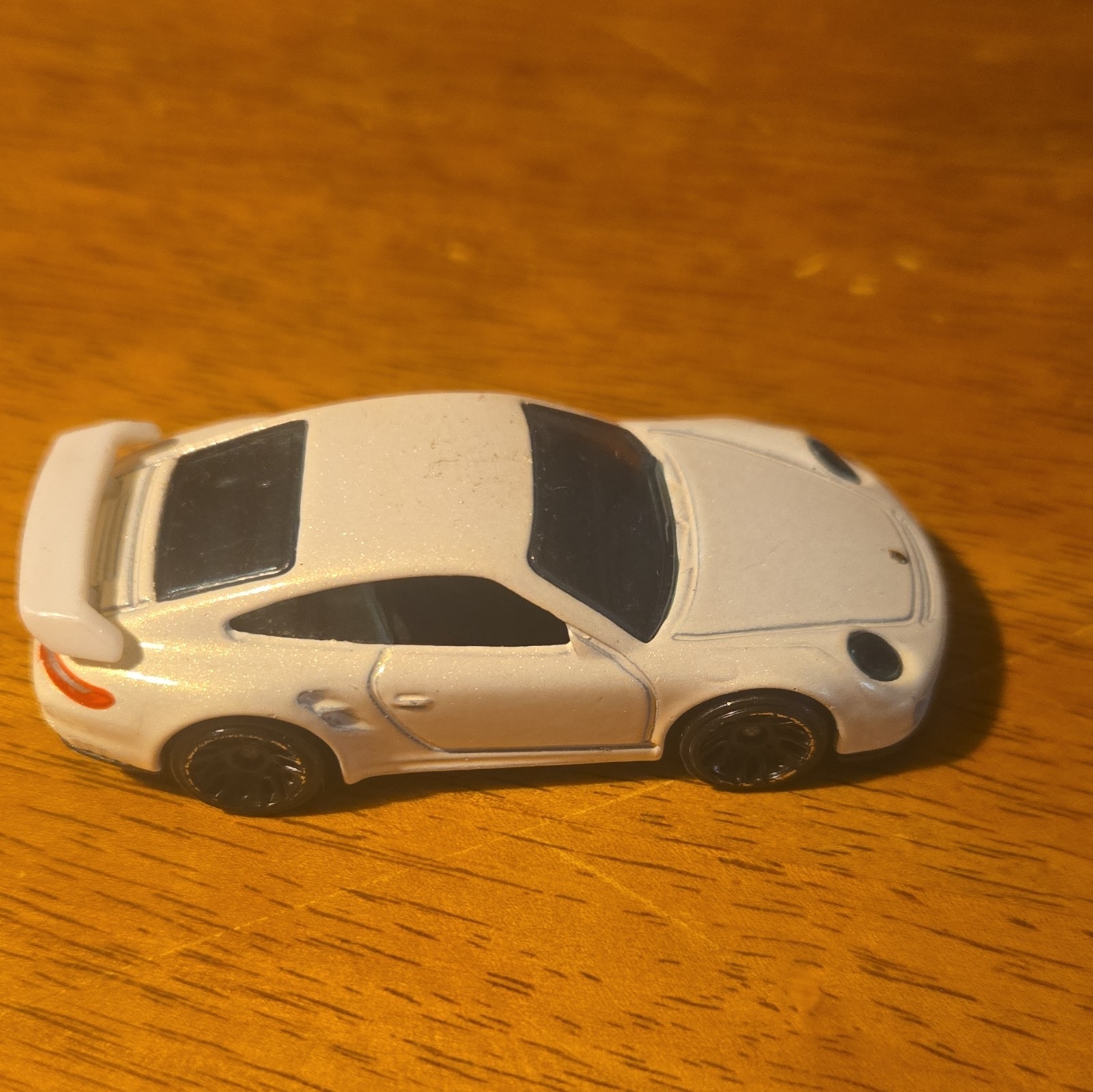 Maisto 1:64 Porsche 911 GT2 Diecast Car White 2010 Age 3-4 Years