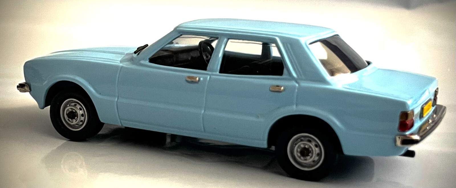 Lansdowne LDM 56 – 1979 Ford Cortina MKIV 1.6L, 4-Door Saloon (Bermuda Blue)