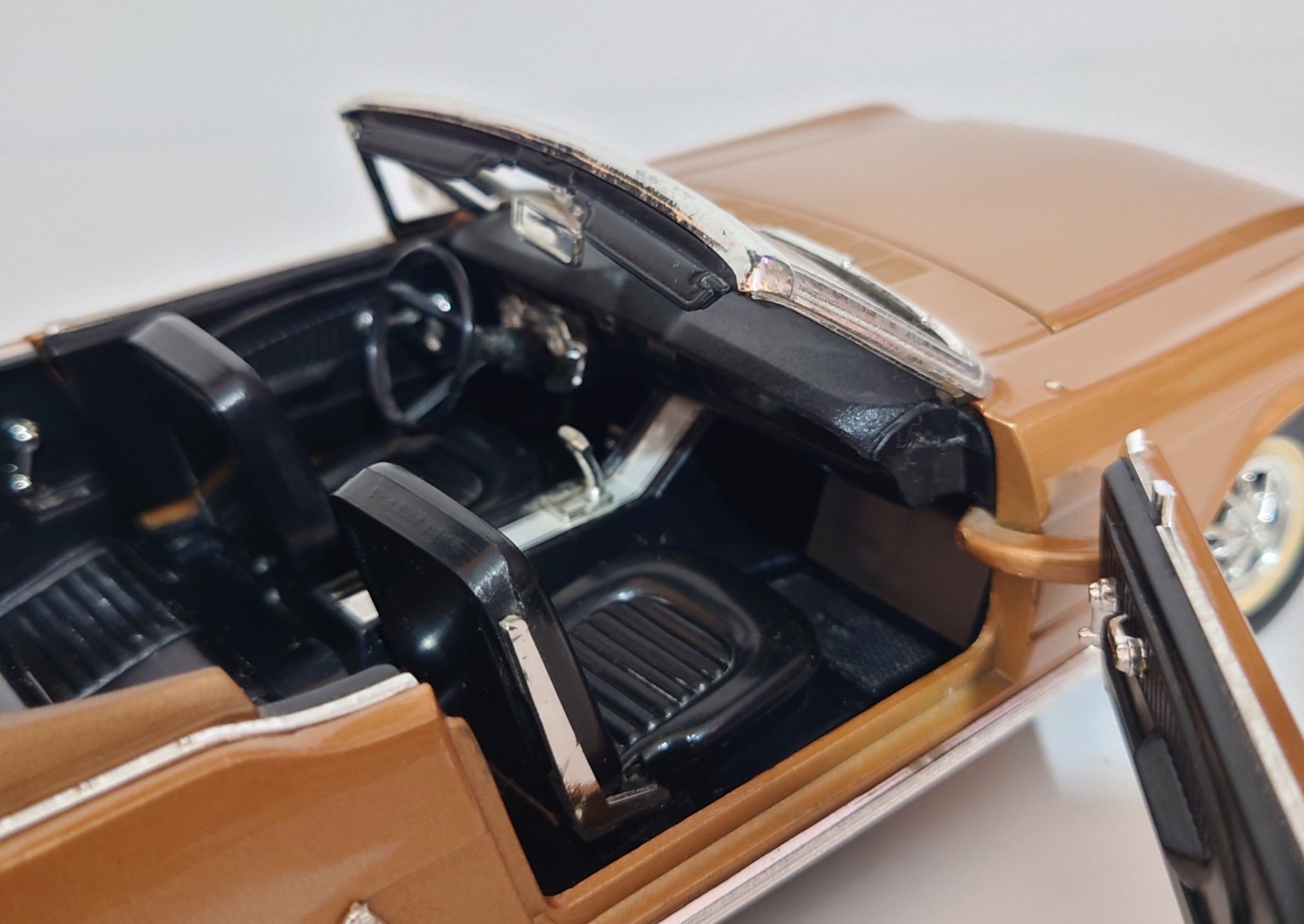 1:18 MIRA CALIDAD GOLDEN LINE 1964 1/2 FORD MUSTANG CONVERTIBLE BROWN BRONZE HTF