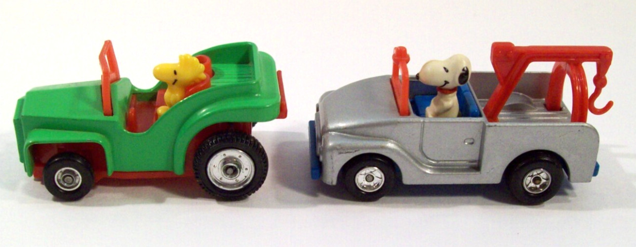 Aviva Peanuts Die-Cast Car Lot, Woodstock Green Jeep, Snoopy Tow Truck, Japan