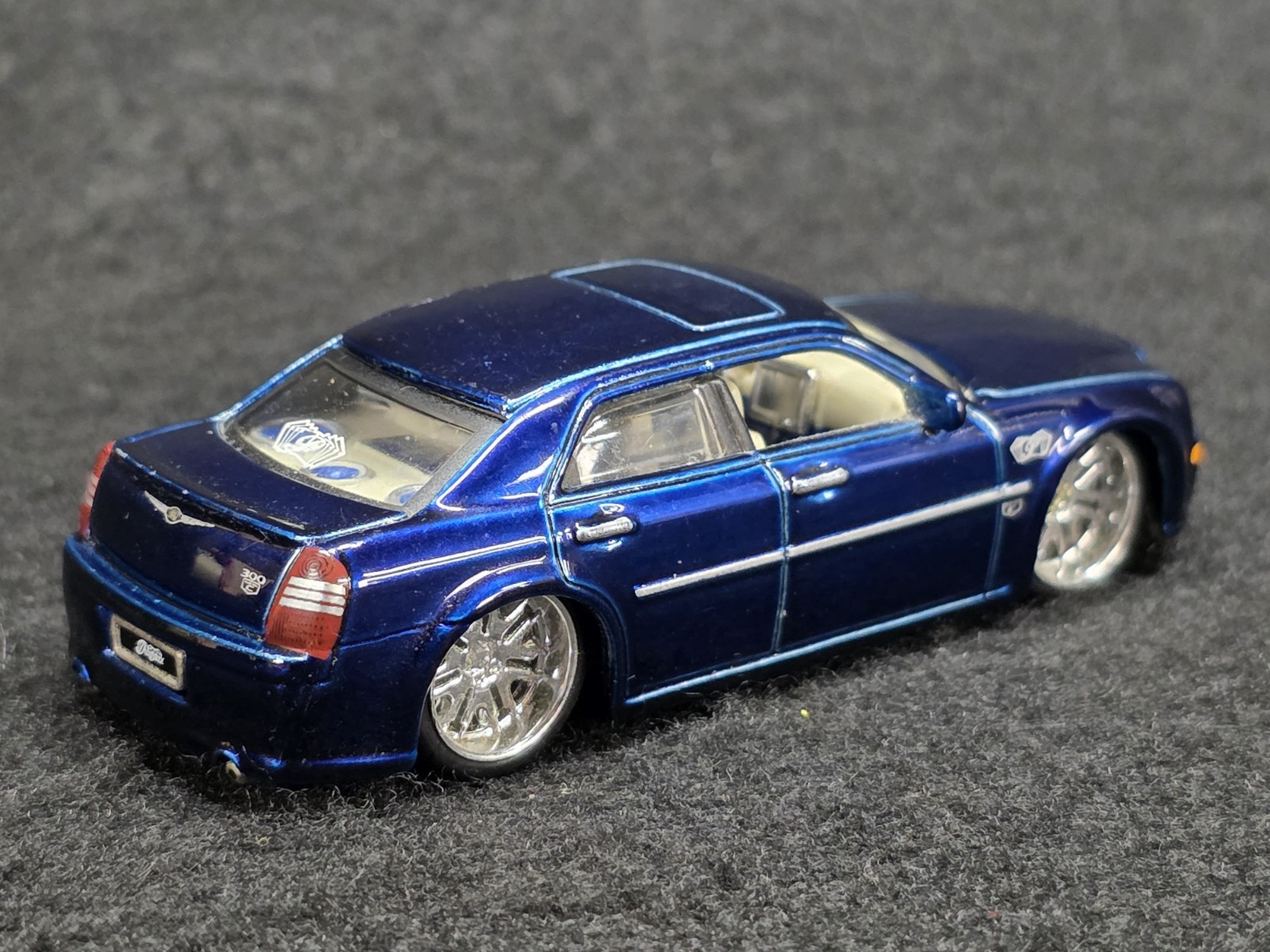 1:64 Maisto Playerz 2005 Chrysler 300C Hemi
