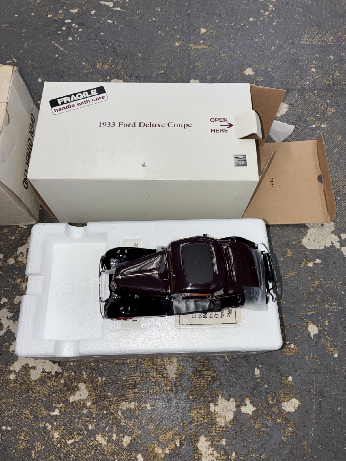 DANBURY MINT 1933 FORD DELUXE COUPE 1:24 SCALE in box with title and unpacking