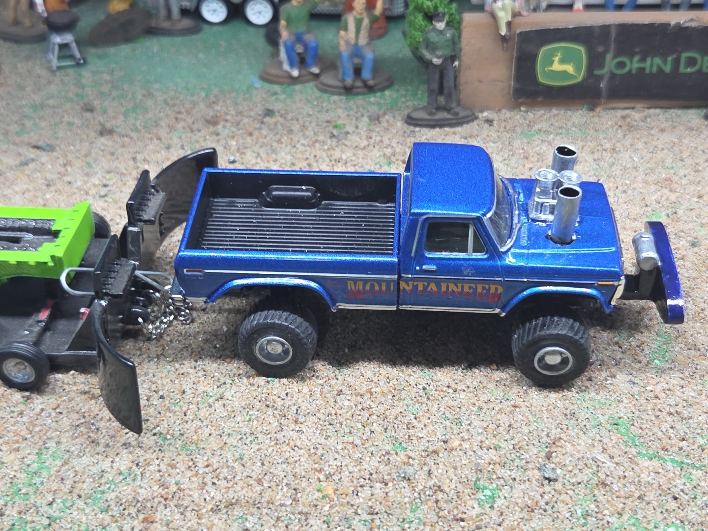 CUSTOM BUILT 1:64 GreenLight 1979 FORD HOT ROD PULLING TRUCK ertl puller dcp 460