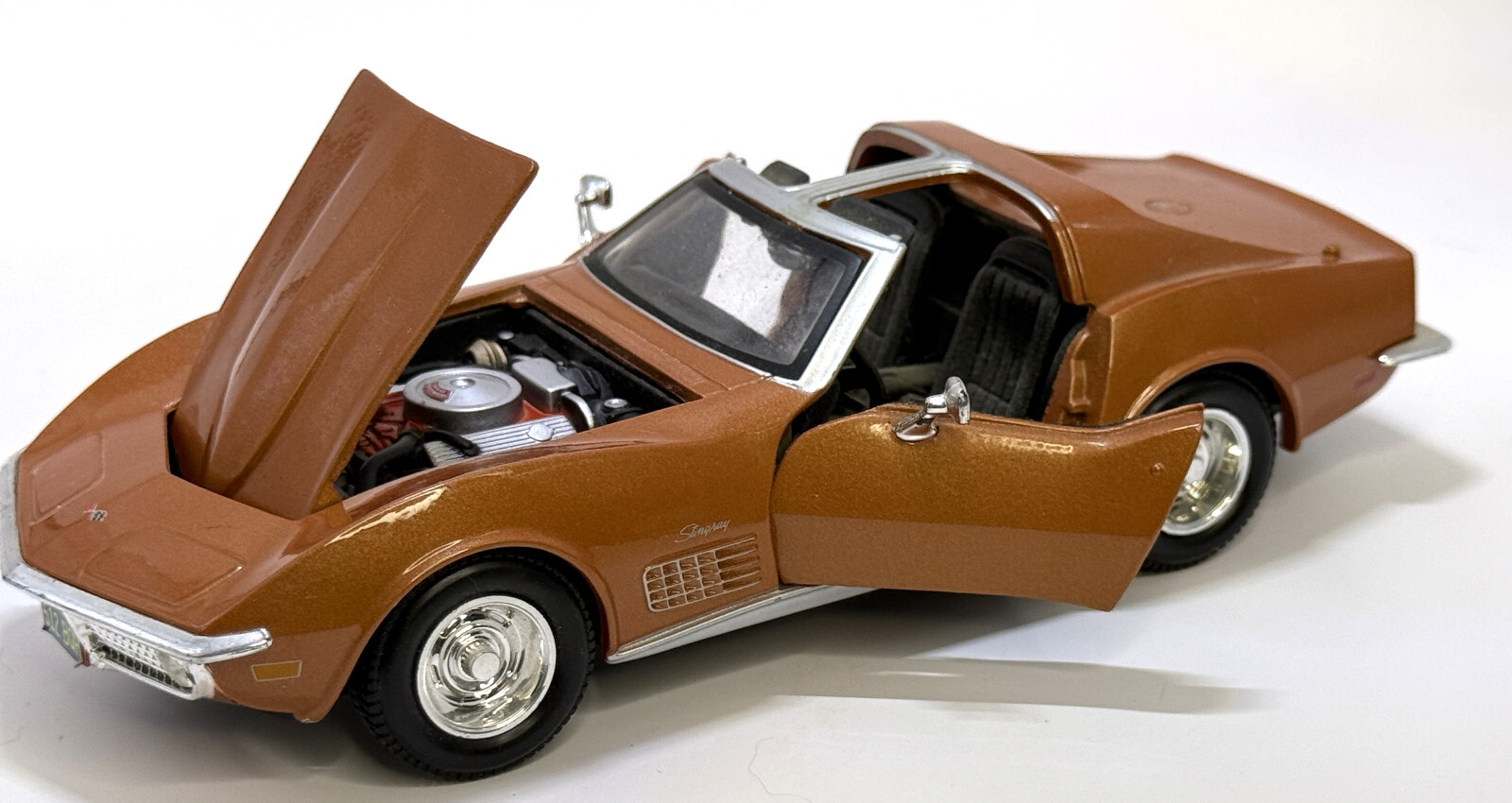 1970 Chevrolet Corvette T-top 1:24 Maisto Diecast Copper 1/24
