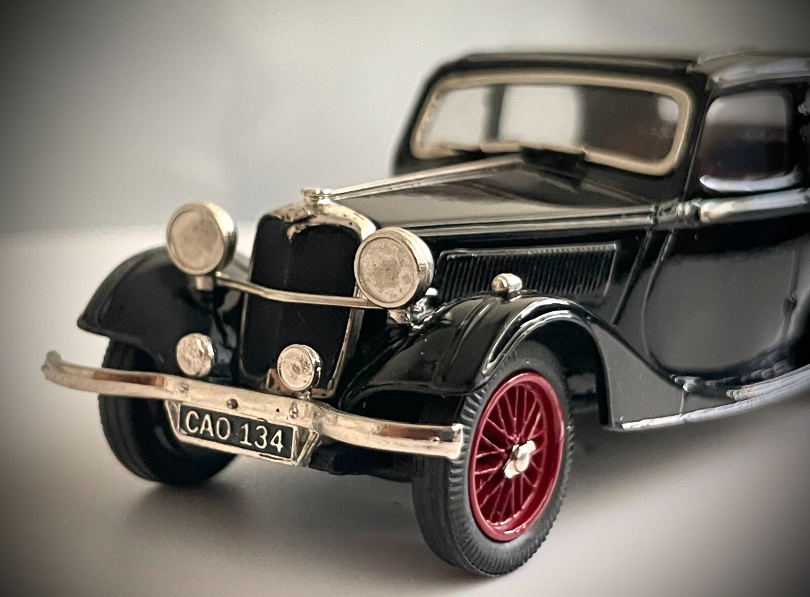 Lansdowne LDM 74a – 1937 Riley 12/4 Continental Touring Sedan (Black)