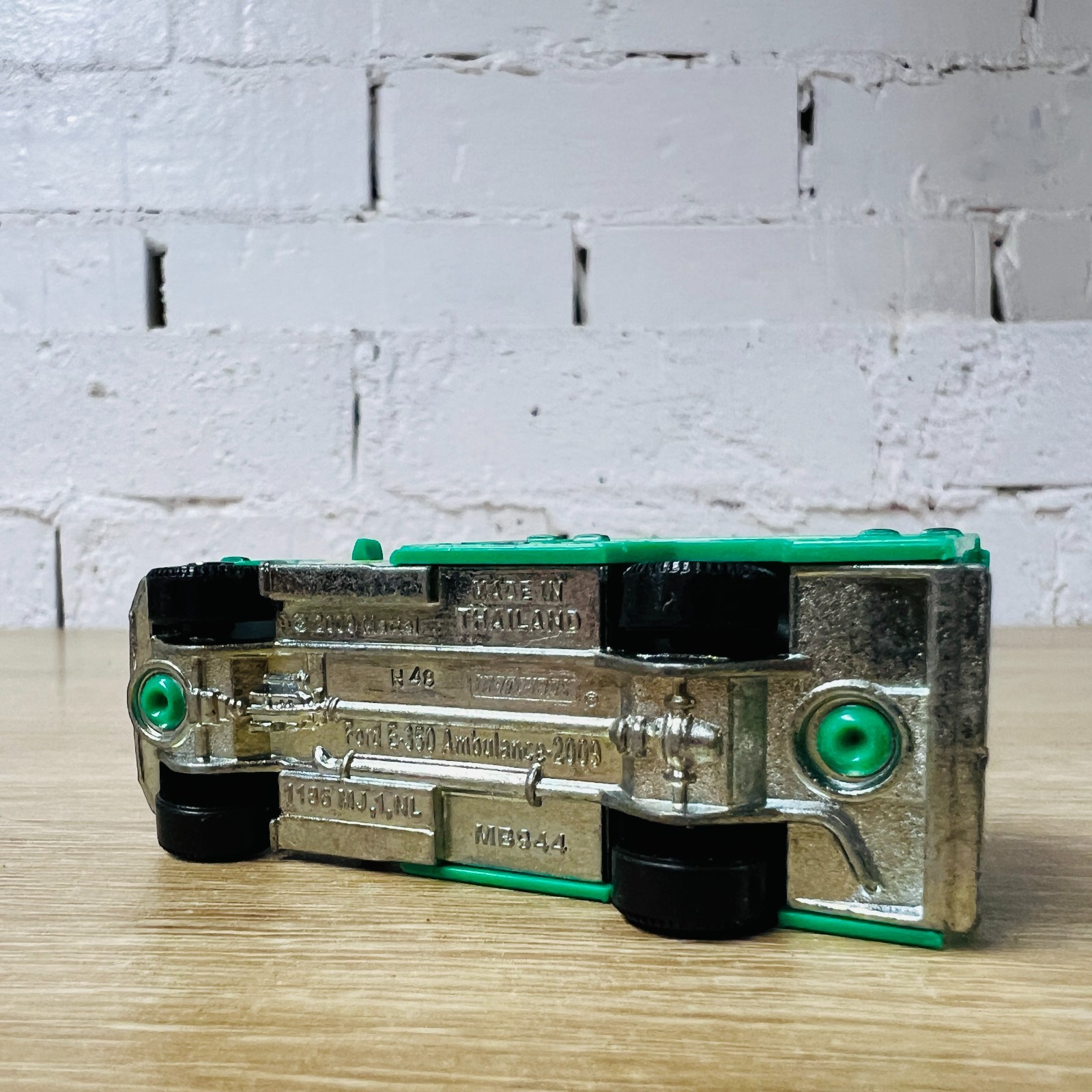 Ford E350 Ambulance 2009 Green Yellow White Medic MB944 Heroic Rescue 2016