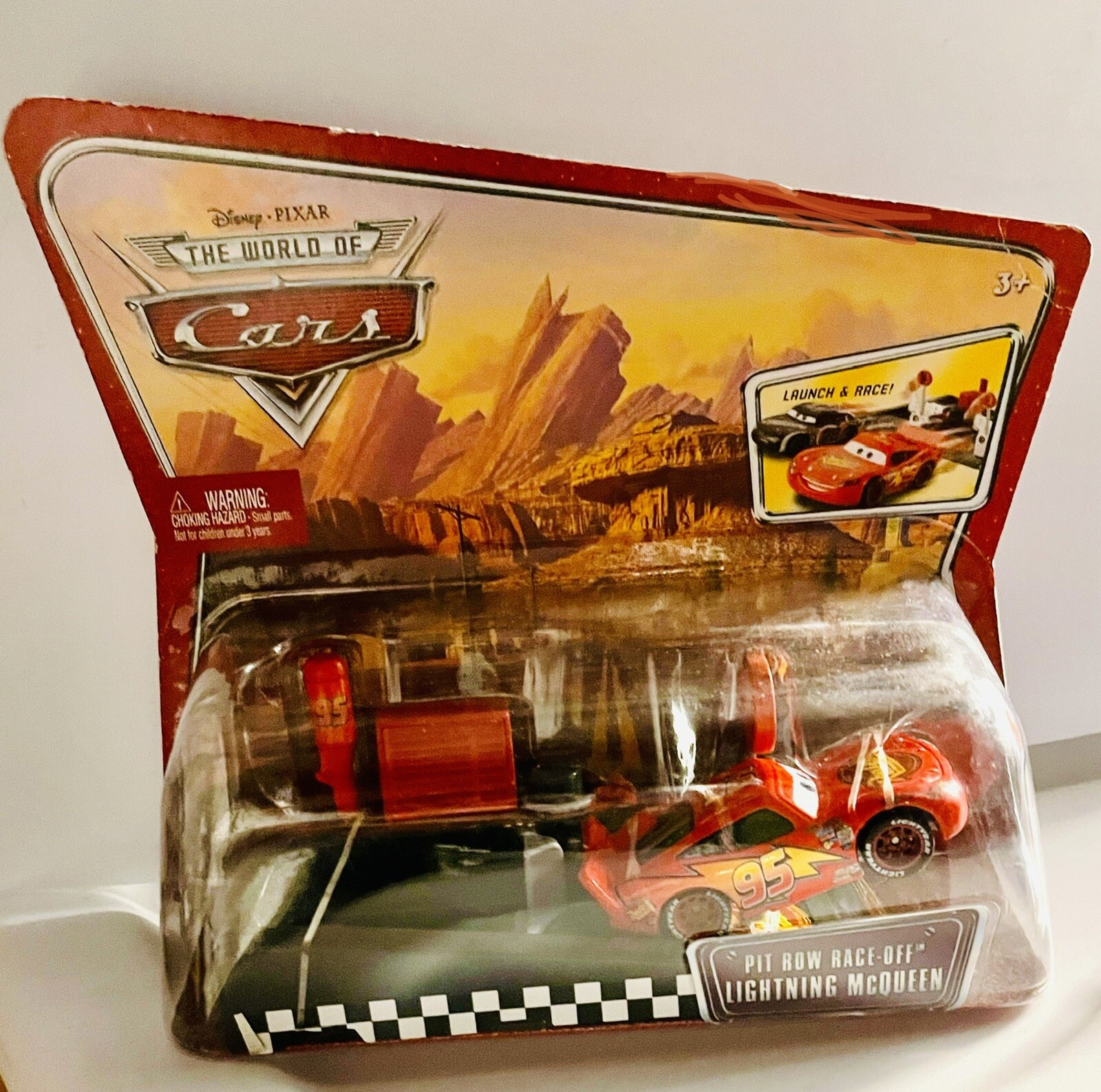 Cars McQueen #95 Pit Race-Off Launcher + Car Age 3+ NIB