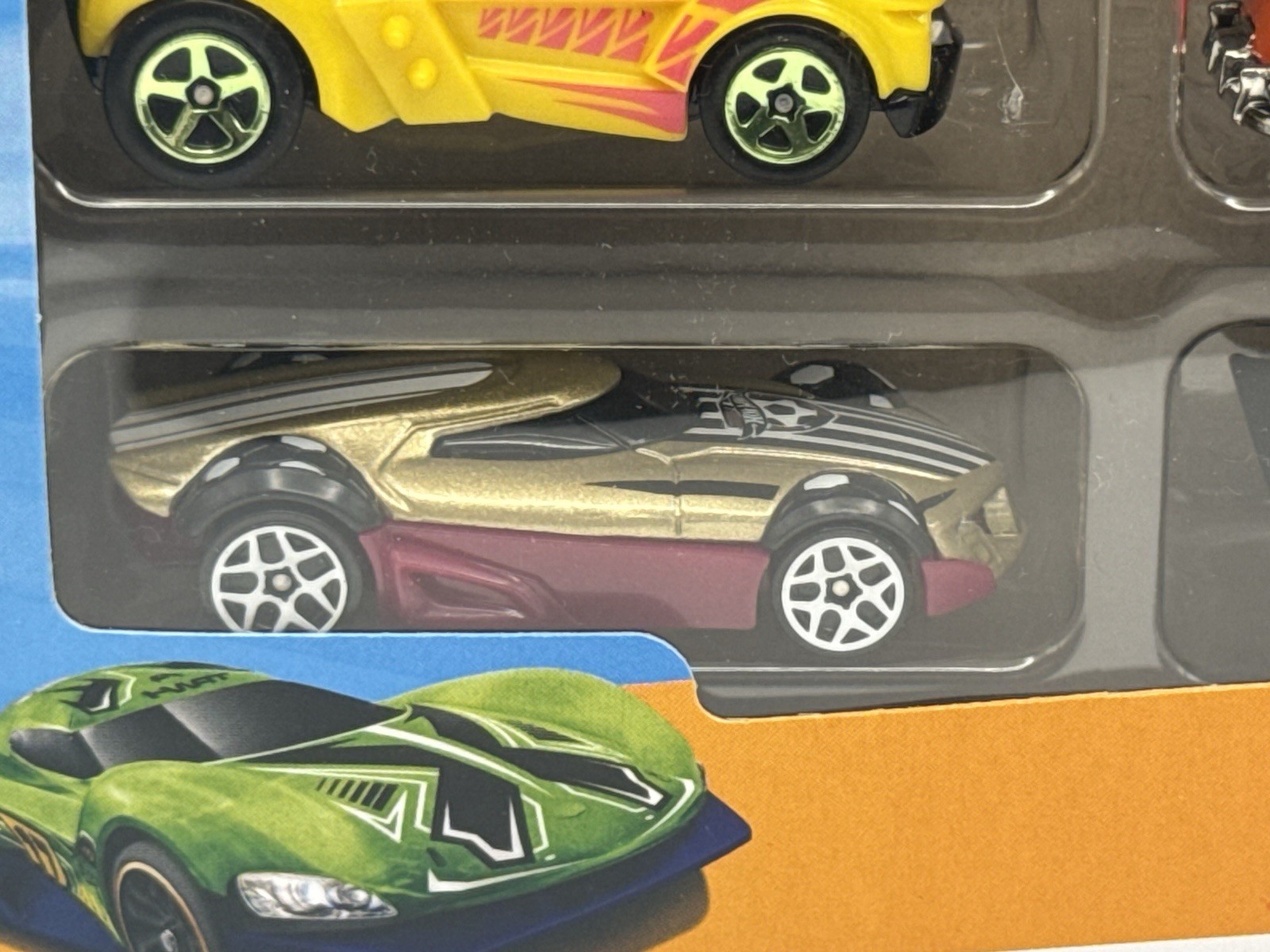 Hot Wheels “Hot Wheels 8” Variety Pack of 8 Cars – 1:64 Diecast Car