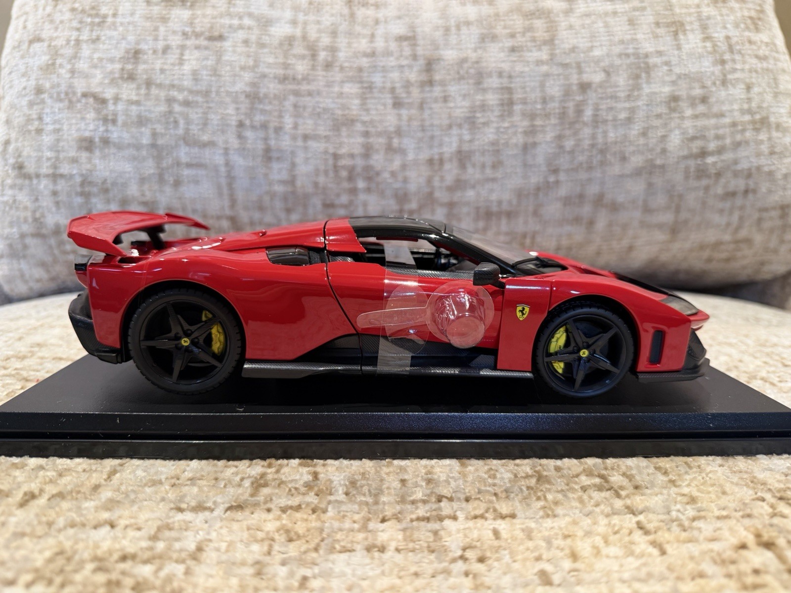 1/18 Maisto Ferrari F80 Rosso Corsa Red Diecast Special Edition