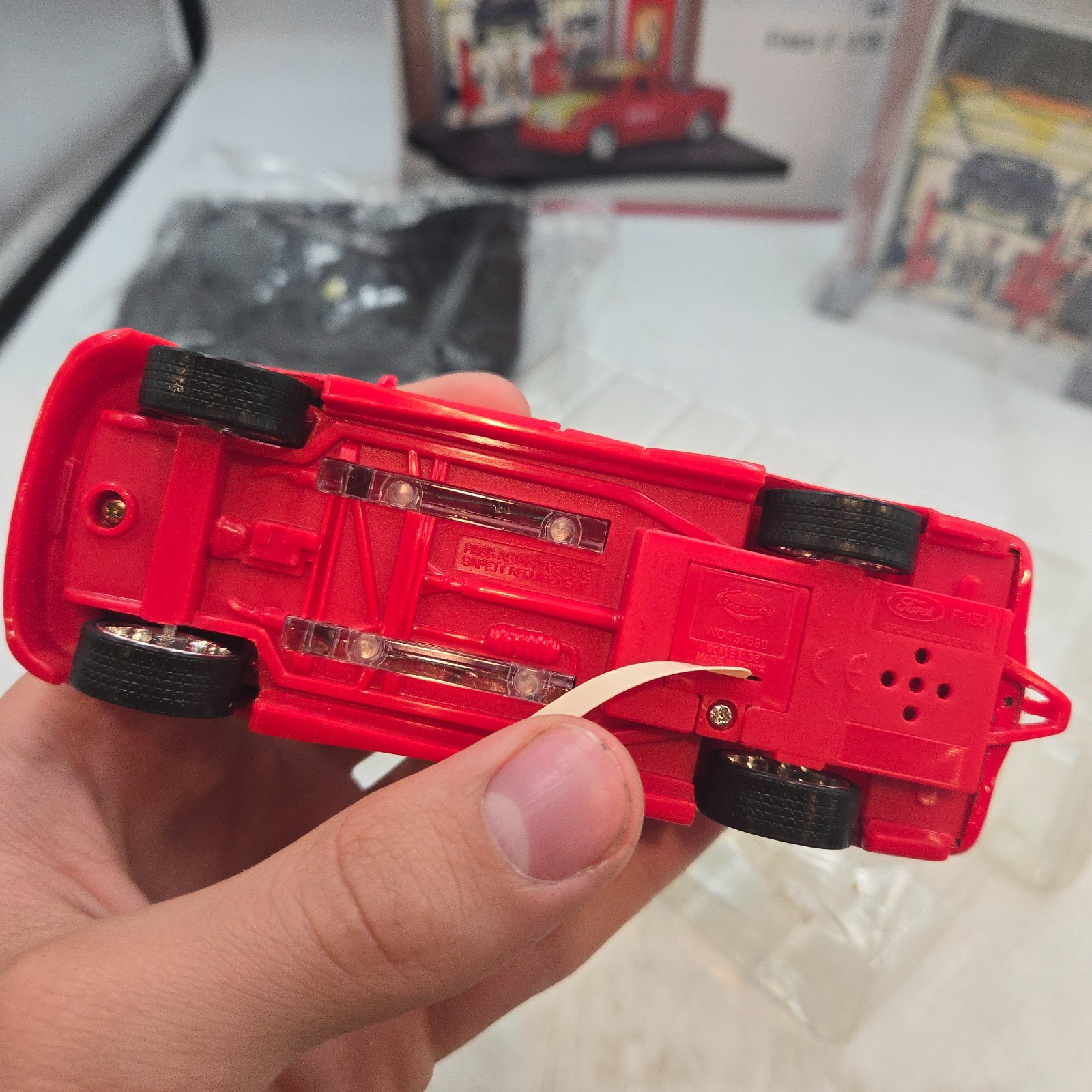 Snap-on Modern Garage Diorama Ford F-150 Super Cab