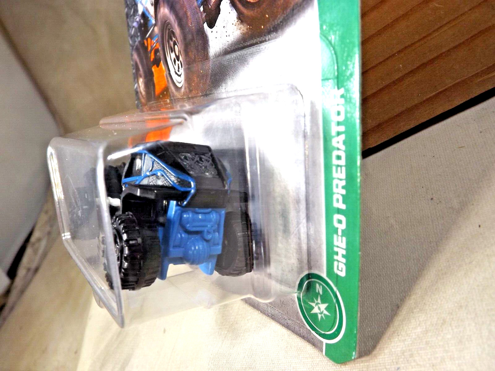 2016 Matchbox 88/125 Explorers GHE-O Predator Black-Blue w/Gray Ringed 8 Spokes