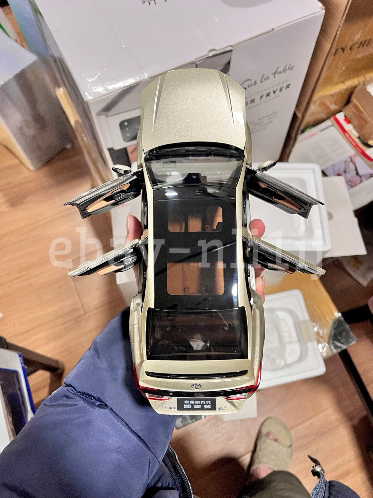 1:18 Scale 2025~2026 Toyota Camry XSE Bronze Gold Diecast Model Car