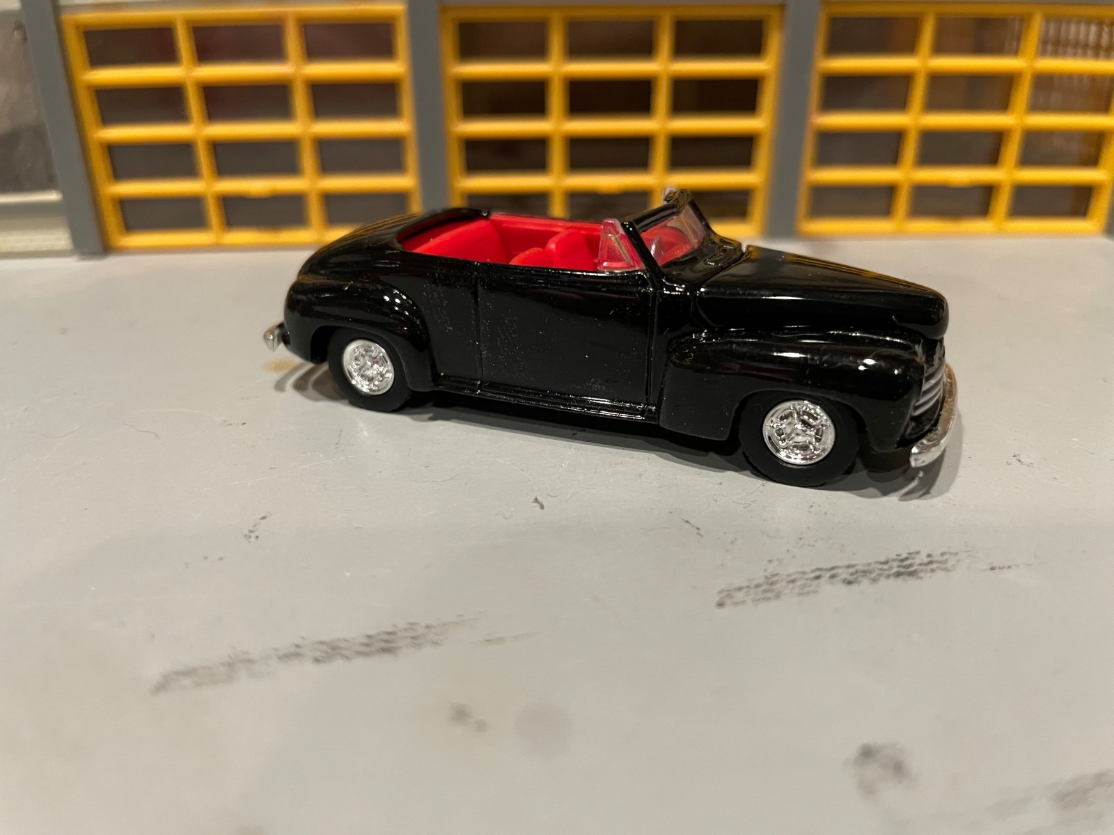 1/64 H.W. 46-48 FORD MILD CUSTOM/BLACK/RED INT/FLATHEAD V8/ALLOYS/RUBBER TIRES