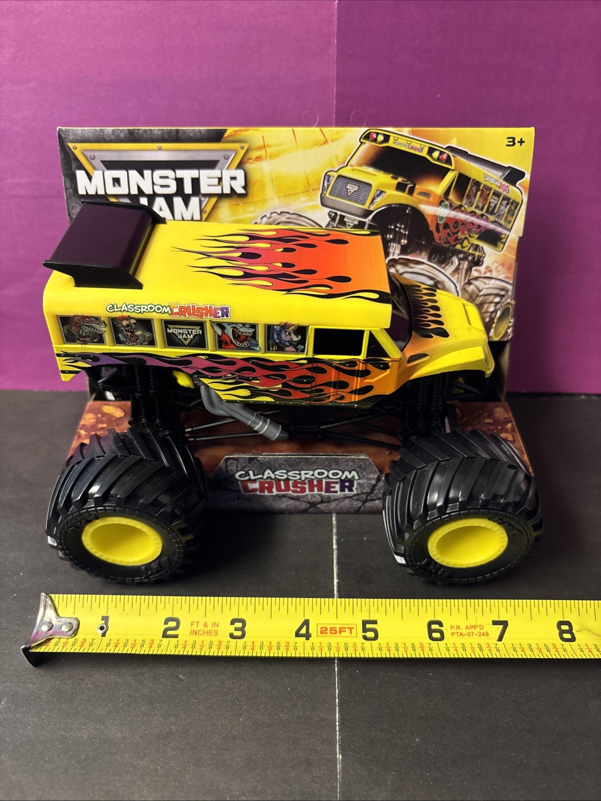 SPIN MASTER 2026 MONSTER JAM SERIES 28 CLASSROOM CRUSHER BIG 1/24 MONSTER TRUCK