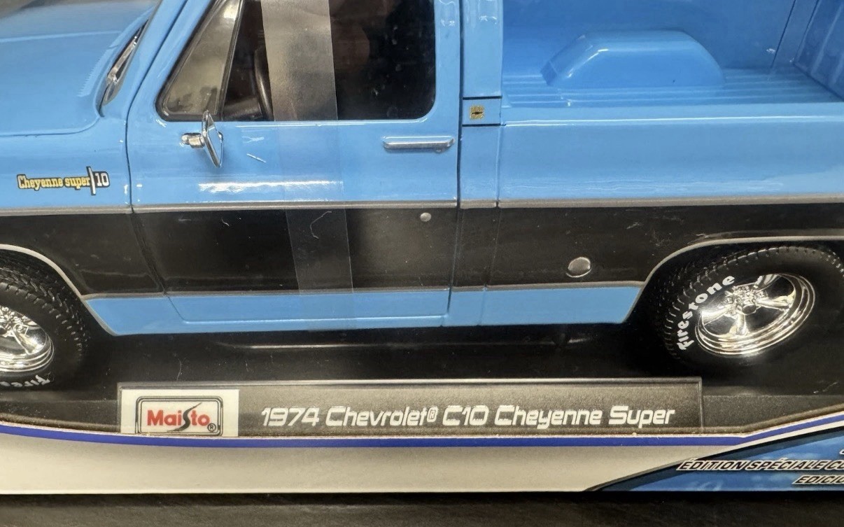 Maisto 1:18 Scale 1974 Chevrolet C10 Cheyenne Blue & Black Diecast Pickup Truck