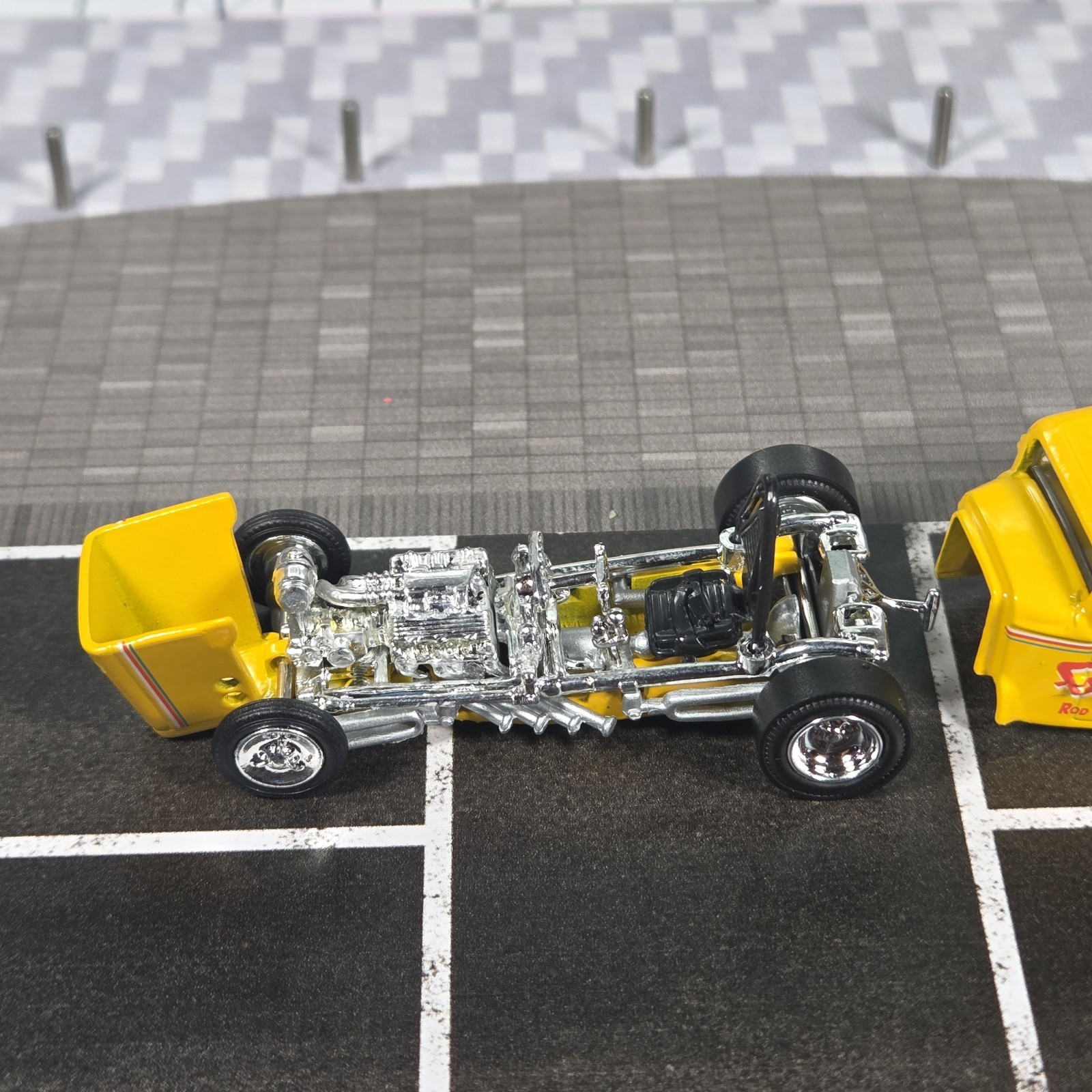 1:64 Hot Wheels LE 1932 32 Ford Vicky Yellow Goodguys Rod & Custom Association