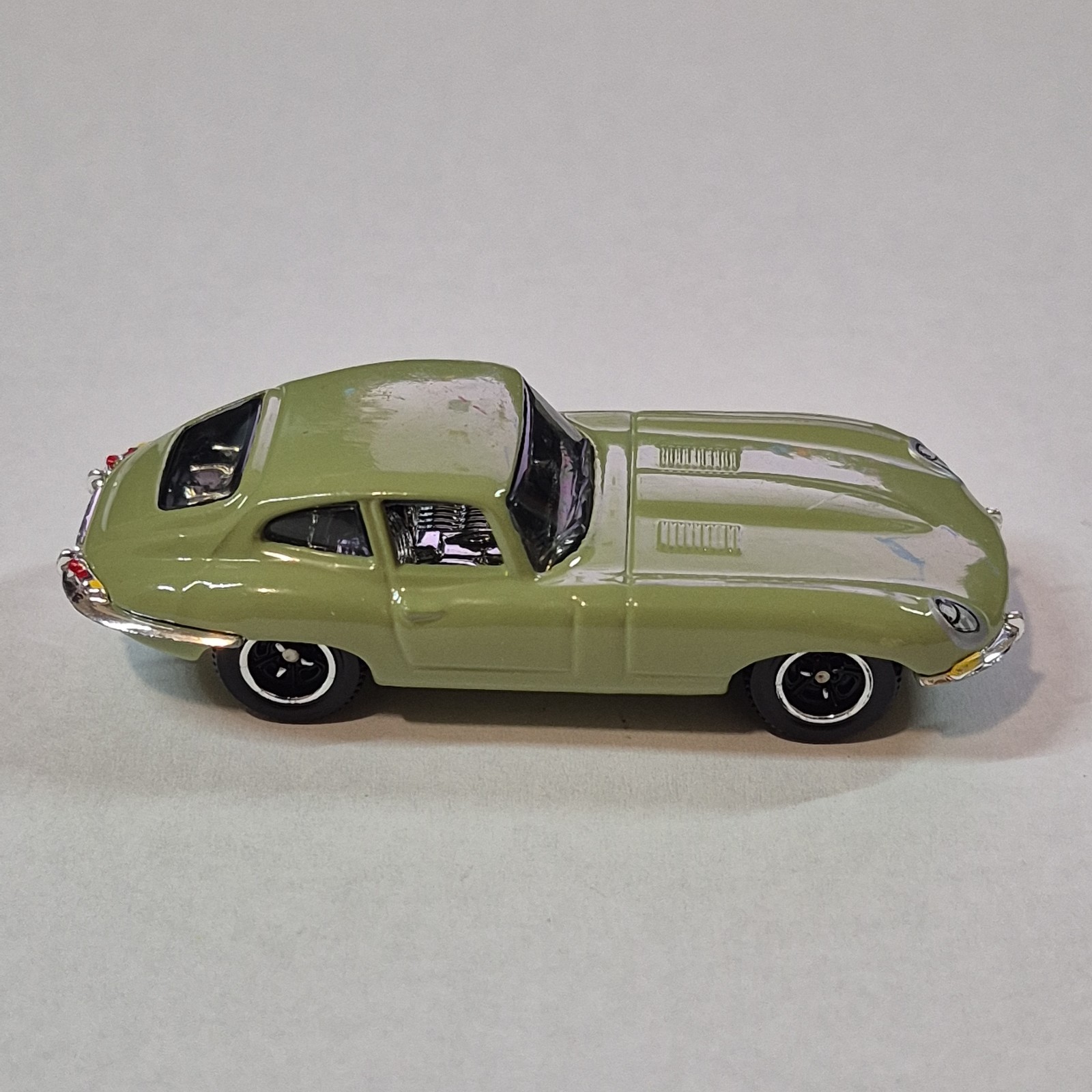 Matchbox 1961 JAGUAR E-type Coupe XKE Pea Green MBX Metal 1:61 Scale Loose