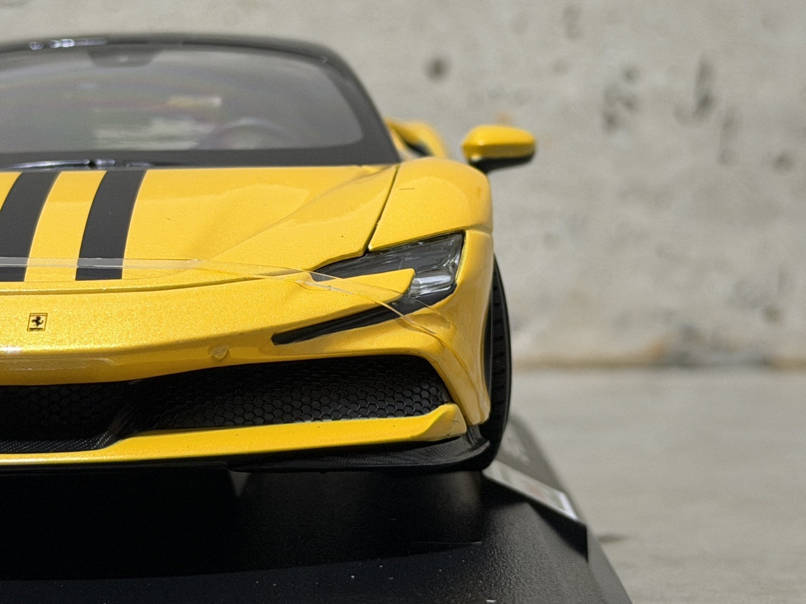 Ferrari SF90 1:18 Maisto Special Edition Diecast Model Car – Yellow