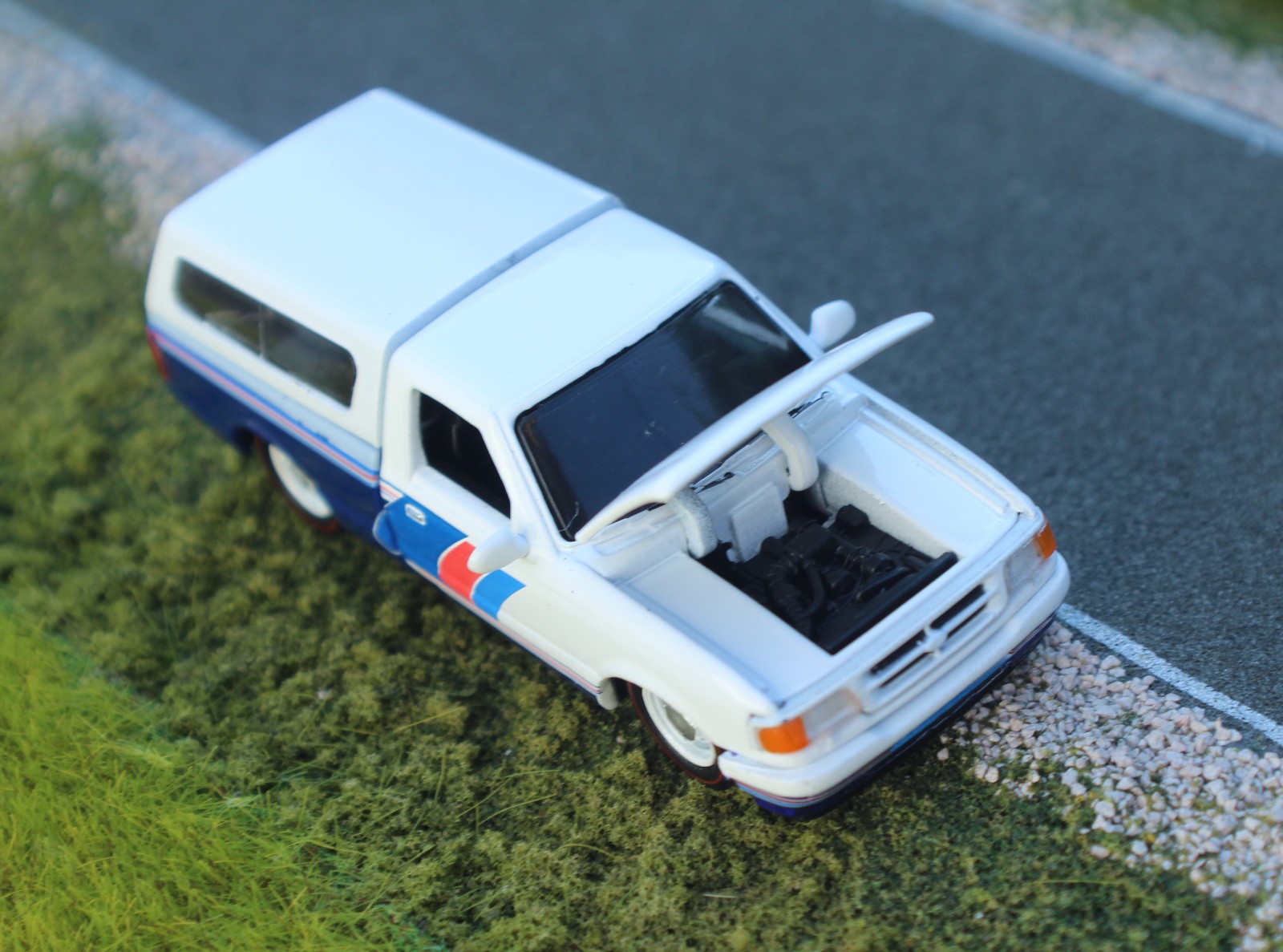 Castline 1/64 M2 Machines Custom 1995 Ford Ranger Mini Truck Topper Camper R109