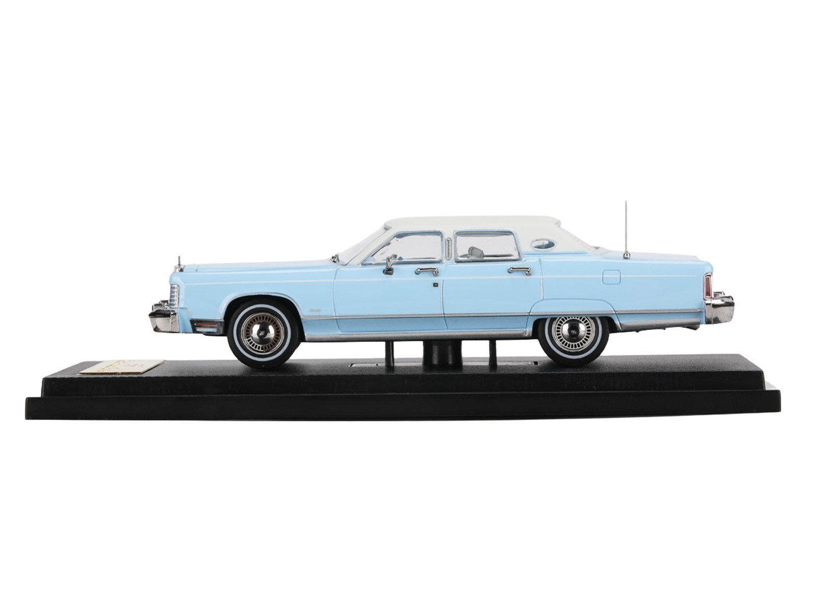 1979 LINCOLN CONTINENTAL TOWN CAR WEDGEWOOD BLUE 1/64 DIECAST BY SUN STAR 60004