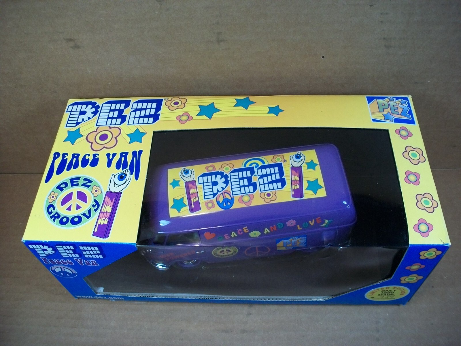 1:18 Scale VW Microbus “PEZ PEACE VAN” ~ #984 of 1000 ~ with Display Case