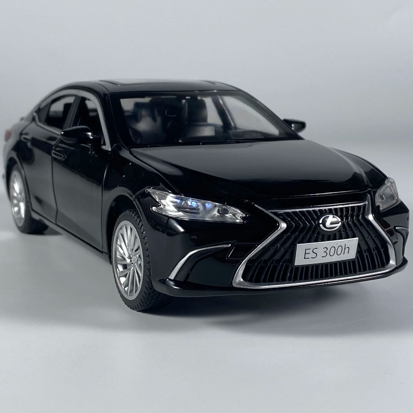 1:24 Lexus ES300 ES300h Alloy Diecast Car Model Sound Light Kid’s Collectibles
