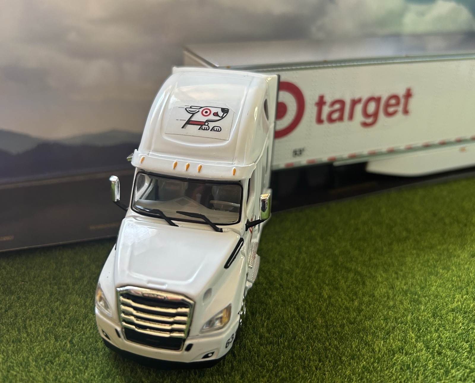 Dcp Freightliner Cascadia Gen5…Regional Target Delivery 1/64