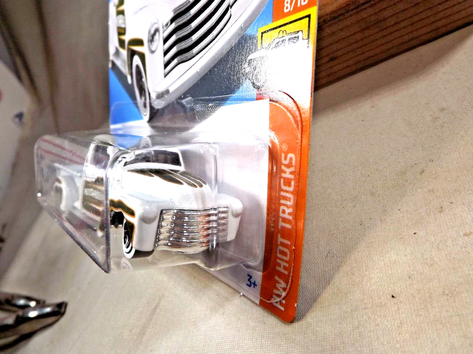 2024 Hot Wheels #139 HW Hot Trucks 8/10 ’52 CHEVY White w/White Wall Black 5 Sp