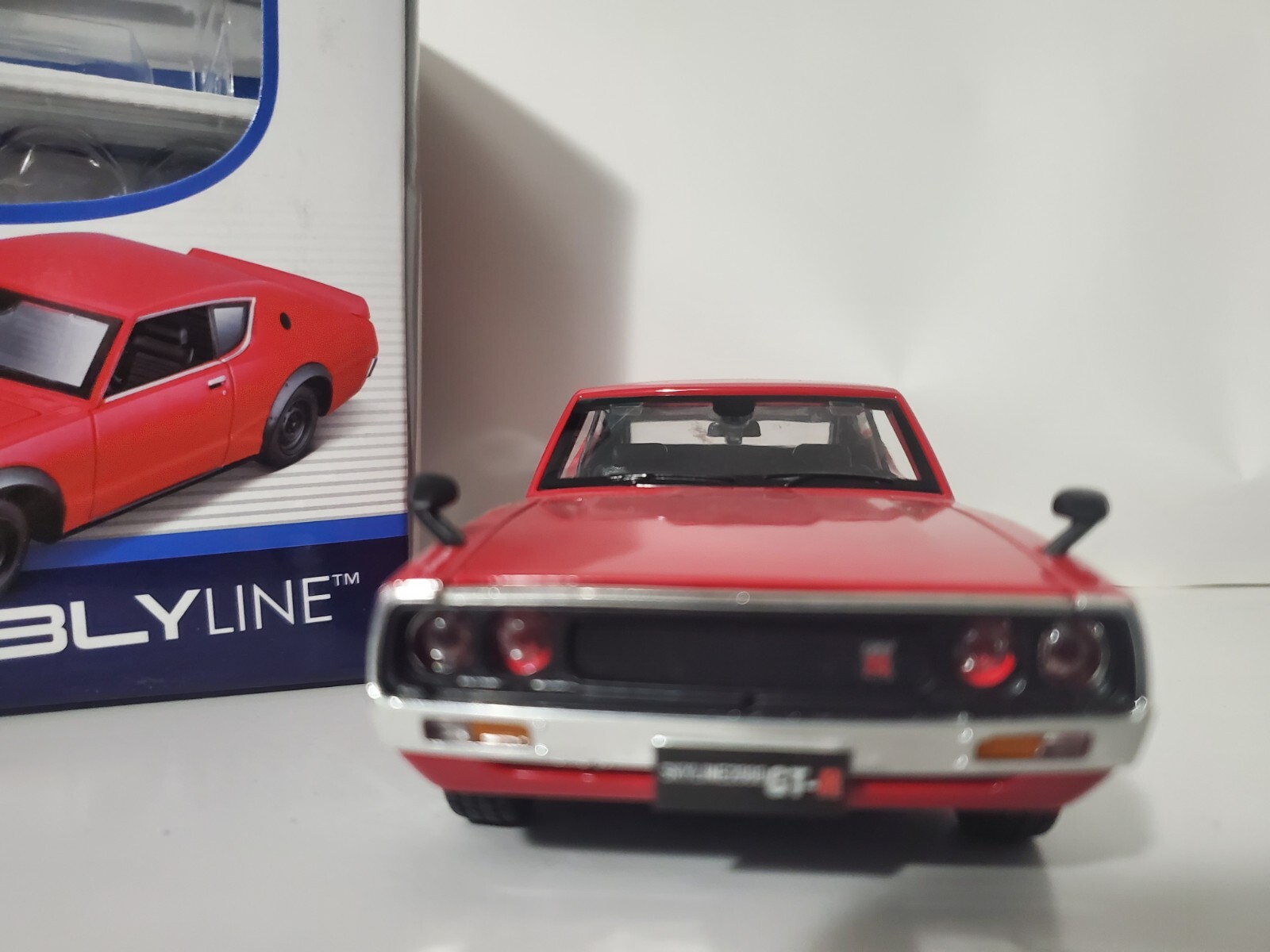 1-24 Maisto Assembly Line Die Cast Metal 73 Nissan Skyline New Build Super Nice
