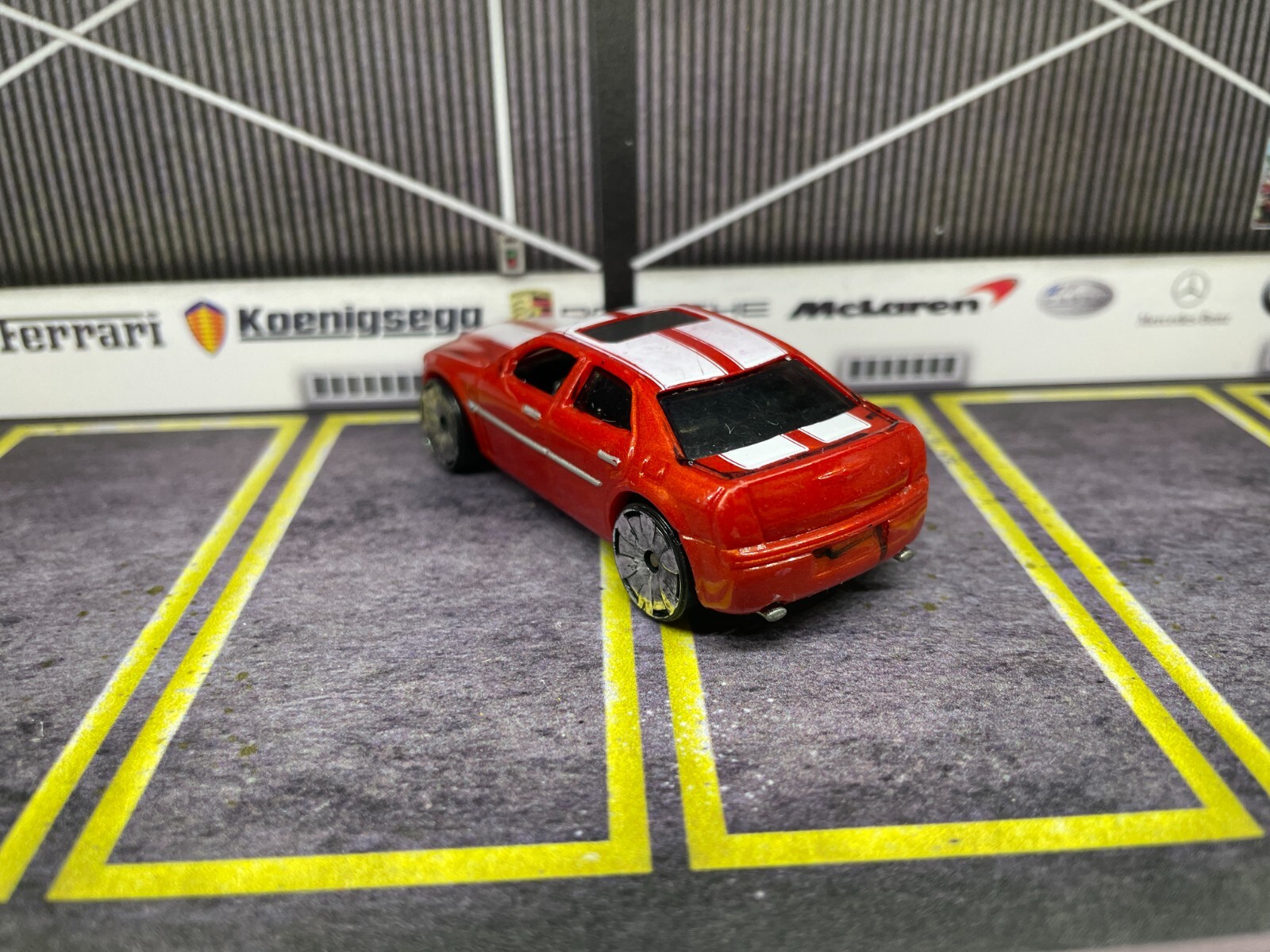 HOT WHEELS CHRYSLER 300 C HEMI RED ORANGE WHITE STRIPE MALAYSIA 1:64 20