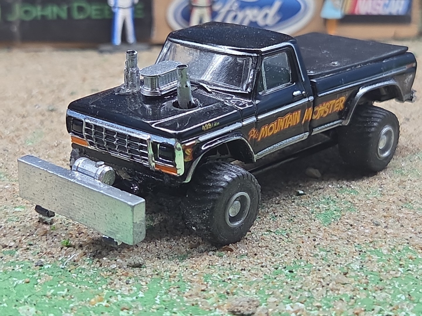 CUSTOM BUILT 1:64 GreenLight 1979 FORD HOT ROD PULLING TRUCK ertl puller dcp 460