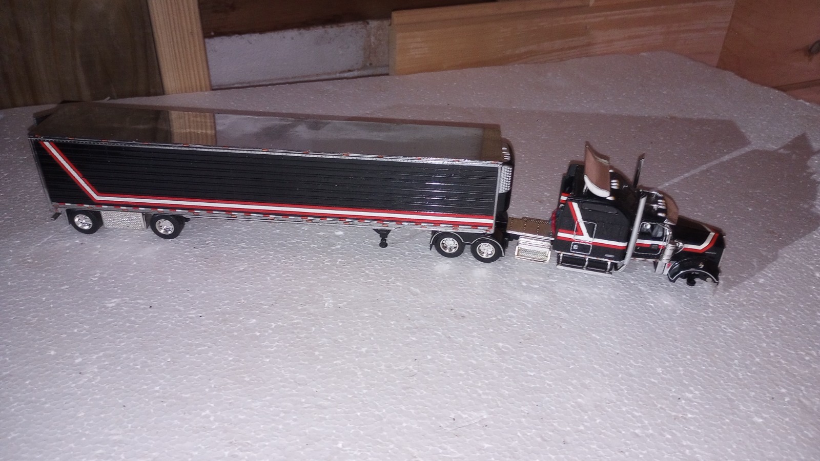 1/64 Dcp Kenworth With Matching Trailer As Is Broken And Missing Parts