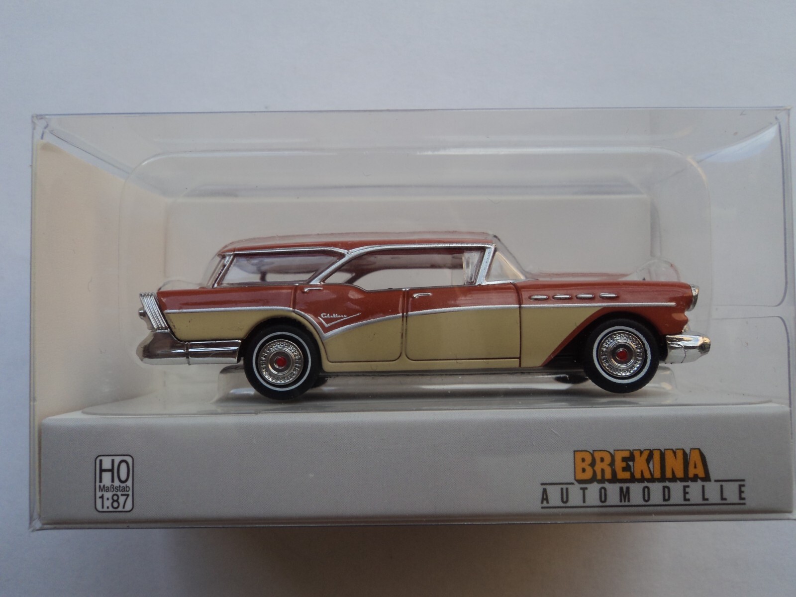 BREKINA 1957 BUICK CENTURY CABALLERO ORANGE / BEIGE HO 1/87 PLASTIC