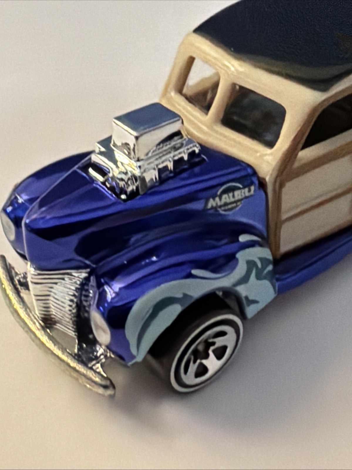 2004 Hot Wheels Classics Series 1 #11/25 – 1940’s Woodie Loose