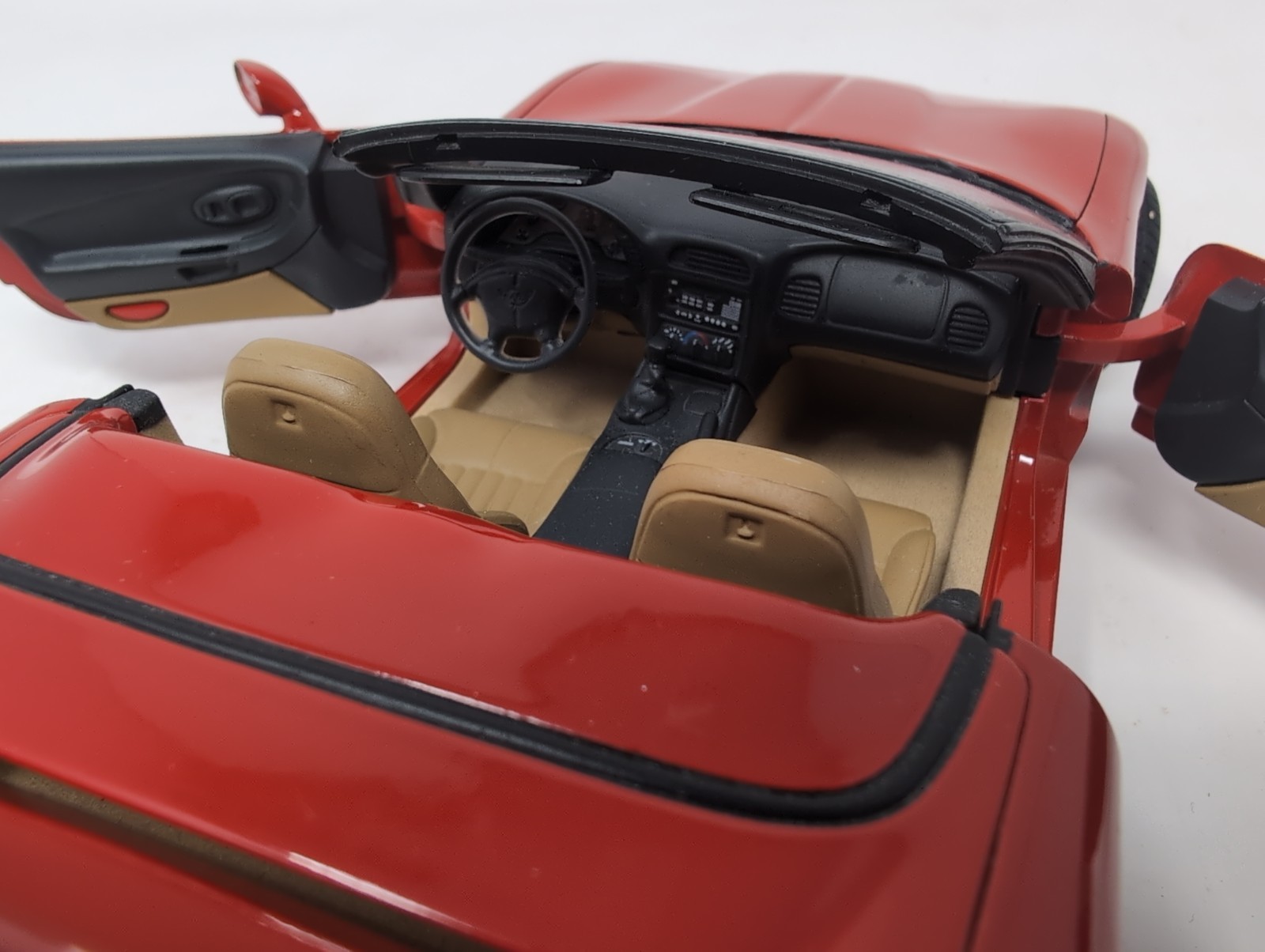 UT Models 1998 Chevrolet Corvette C5 Convertible Red 1:18 Diecast See Descrip.