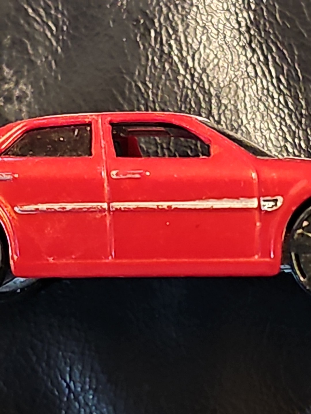 2005 HOT WHEELS CHRYSLER 300C HEMI RED 1:64 DIECAST Car- READ