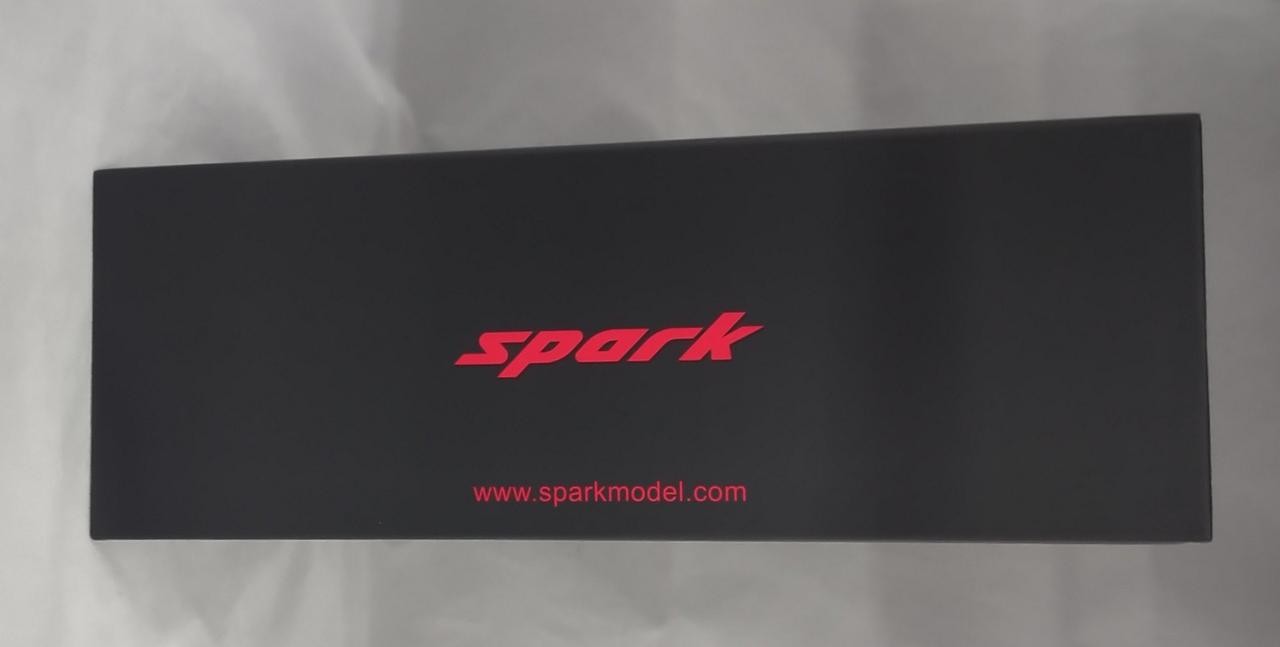SPARK 1/18 GAZOO RACING GR010 HYBRID