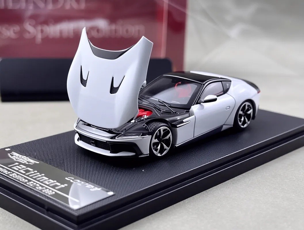 PK 1:64 White 12 Cilindri Coupe Sports Model Diecast Metal Car
