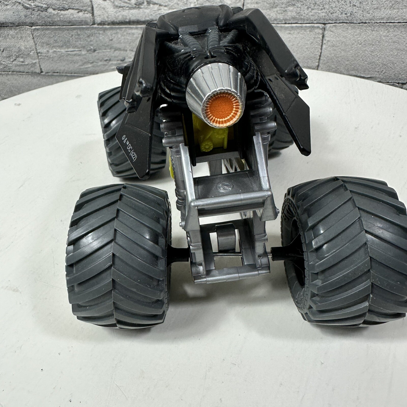 Monster Jam Official Batman Die-Cast And Plastic Vehicle 1:24 Scale