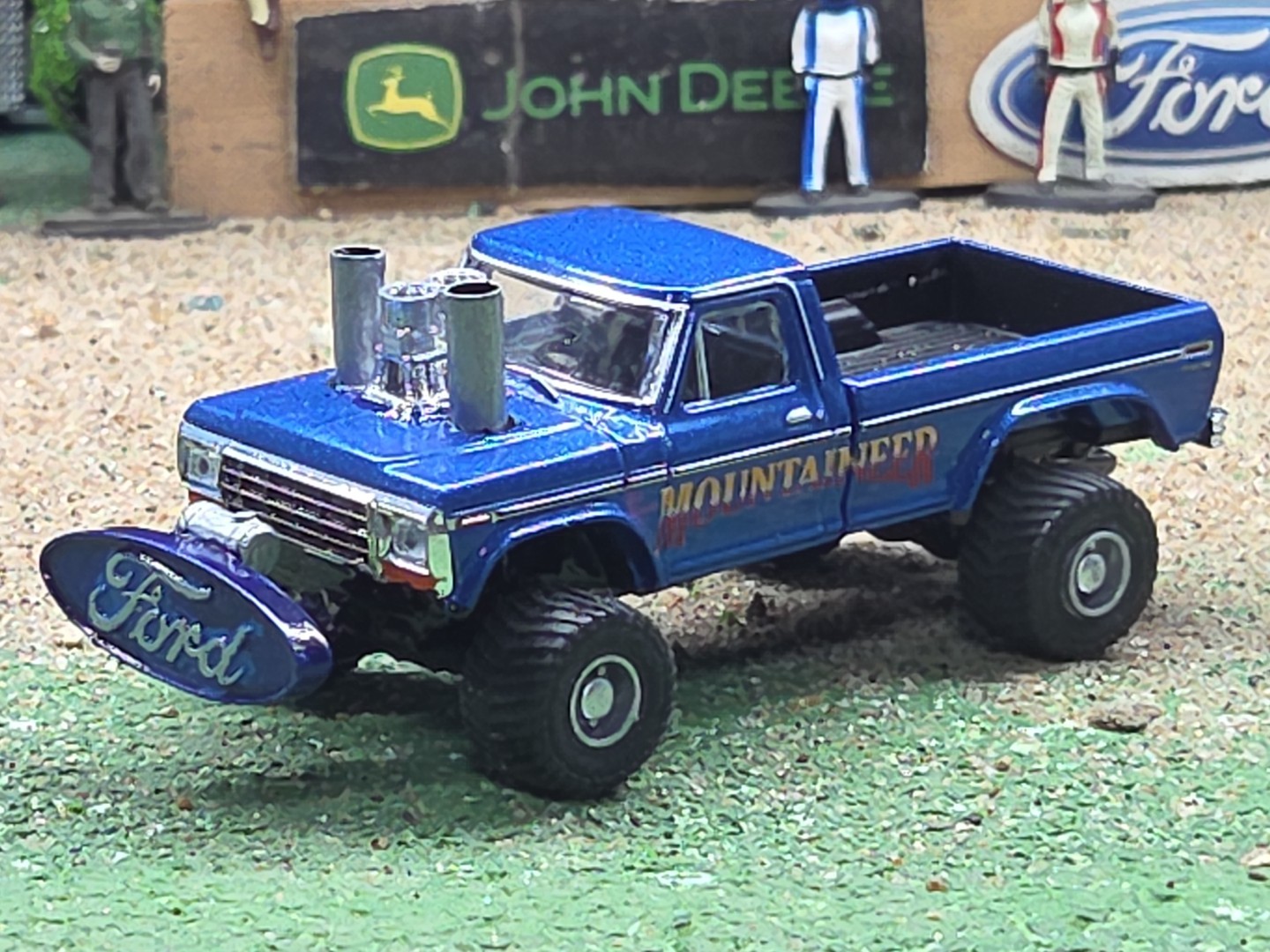 CUSTOM BUILT 1:64 GreenLight 1979 FORD HOT ROD PULLING TRUCK ertl puller dcp 460