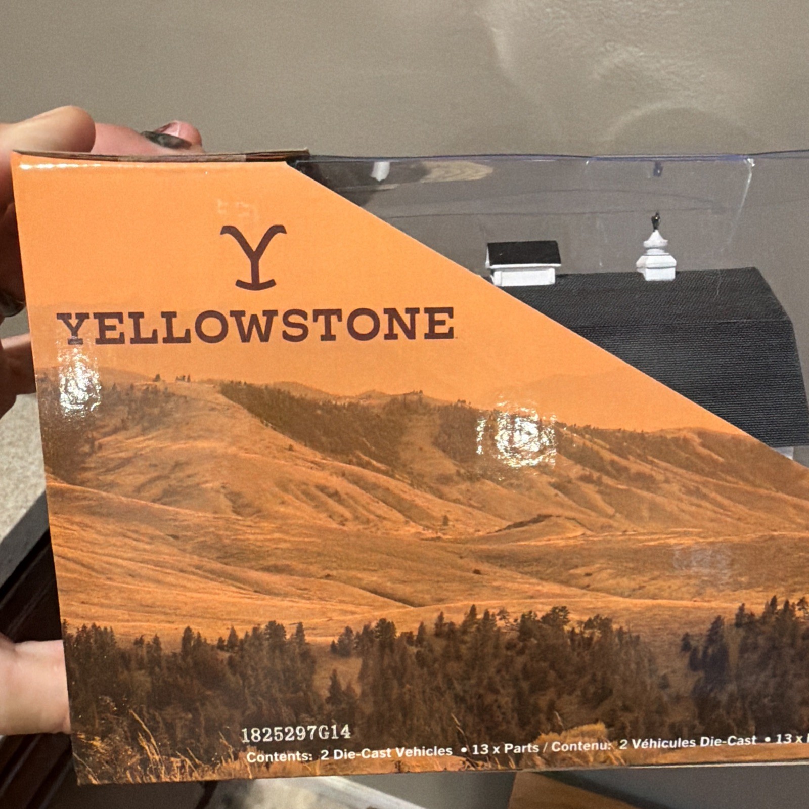 🐴Yellowstone Dutton🌟Ranch Mini Version With Truck Trailer Hollywood Classic