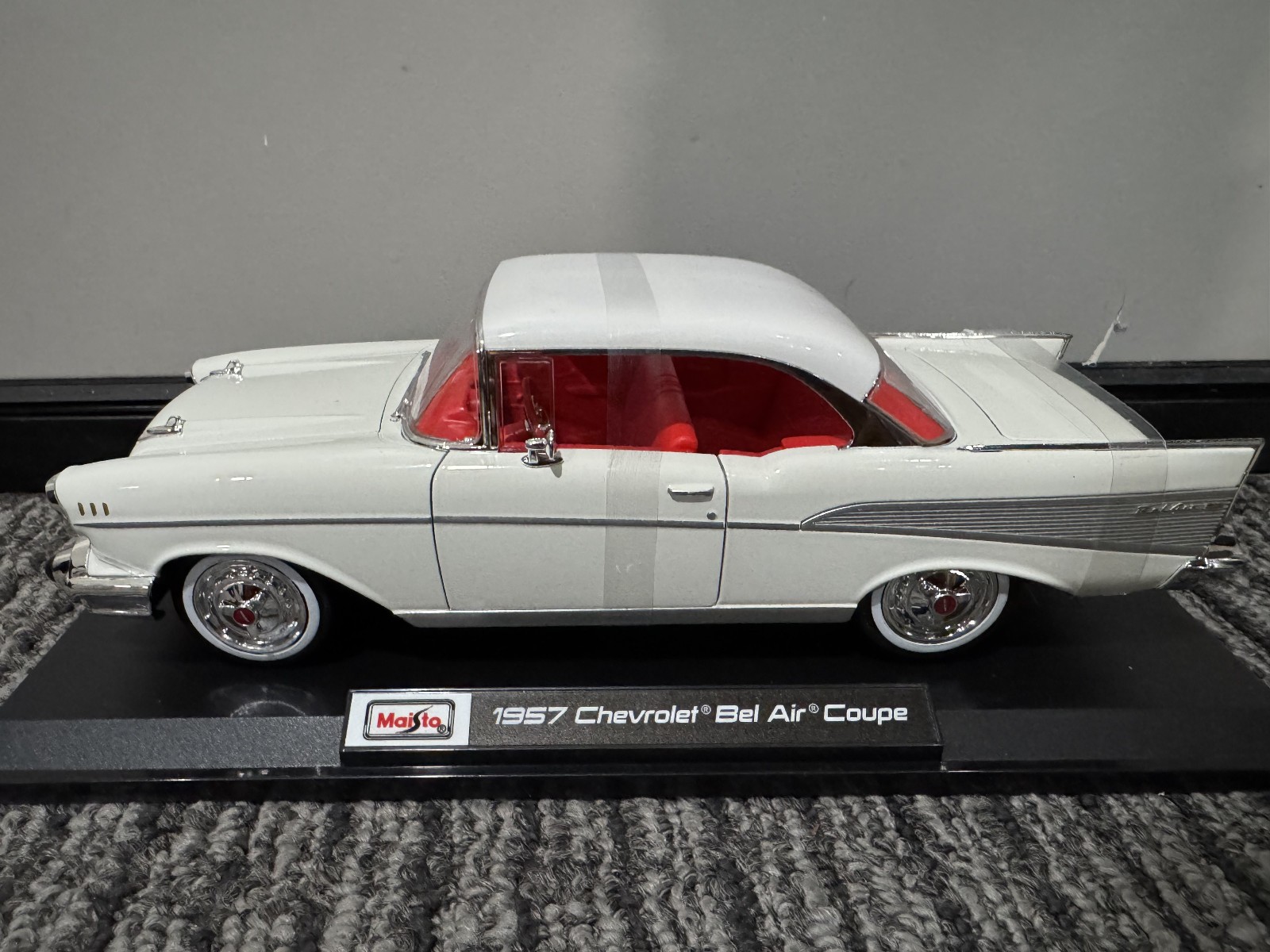 Maisto 1:18 Diecast Special Edition 1957 Chevrolet Bel Air Coupe WHITE NEW INBOX