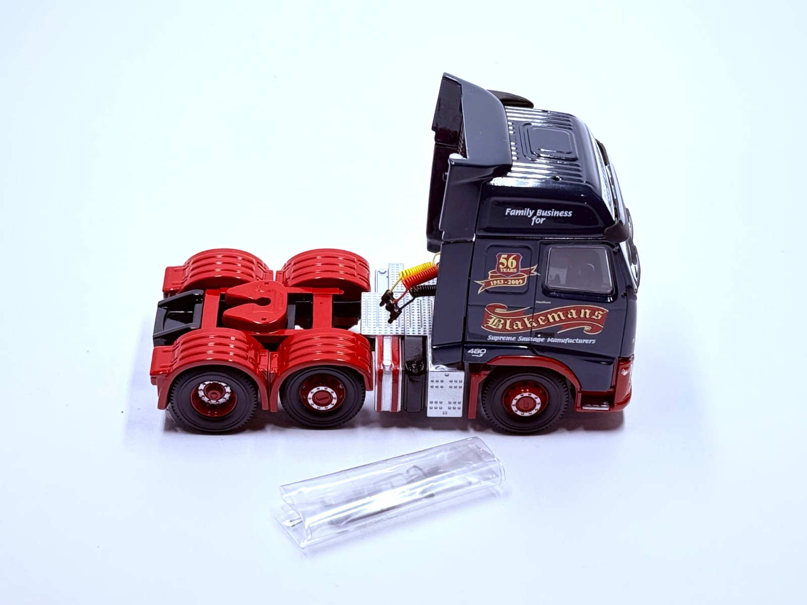 CORGI CC14027 VOLVO FH FACE LIFT TRACTOR UNIT MODEL ONLY JAMES. T BLAKEMAN 1:50