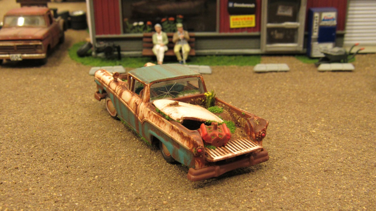 CUSTOM BUILT WEATHERED RUSTY JUNK PARTS YARD 1957 FORD RANCHERO CAR TRUCK 1:64/C