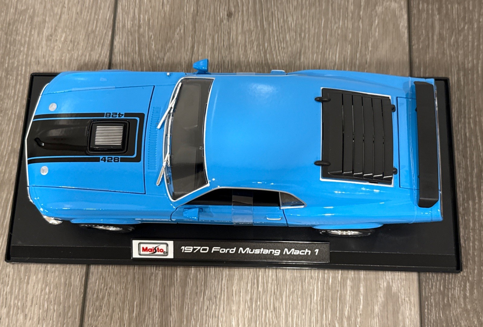 BACK IN** 1970 Ford Mustang Mach 1 – Blue 1/18 Scale Maisto Exclusive Style