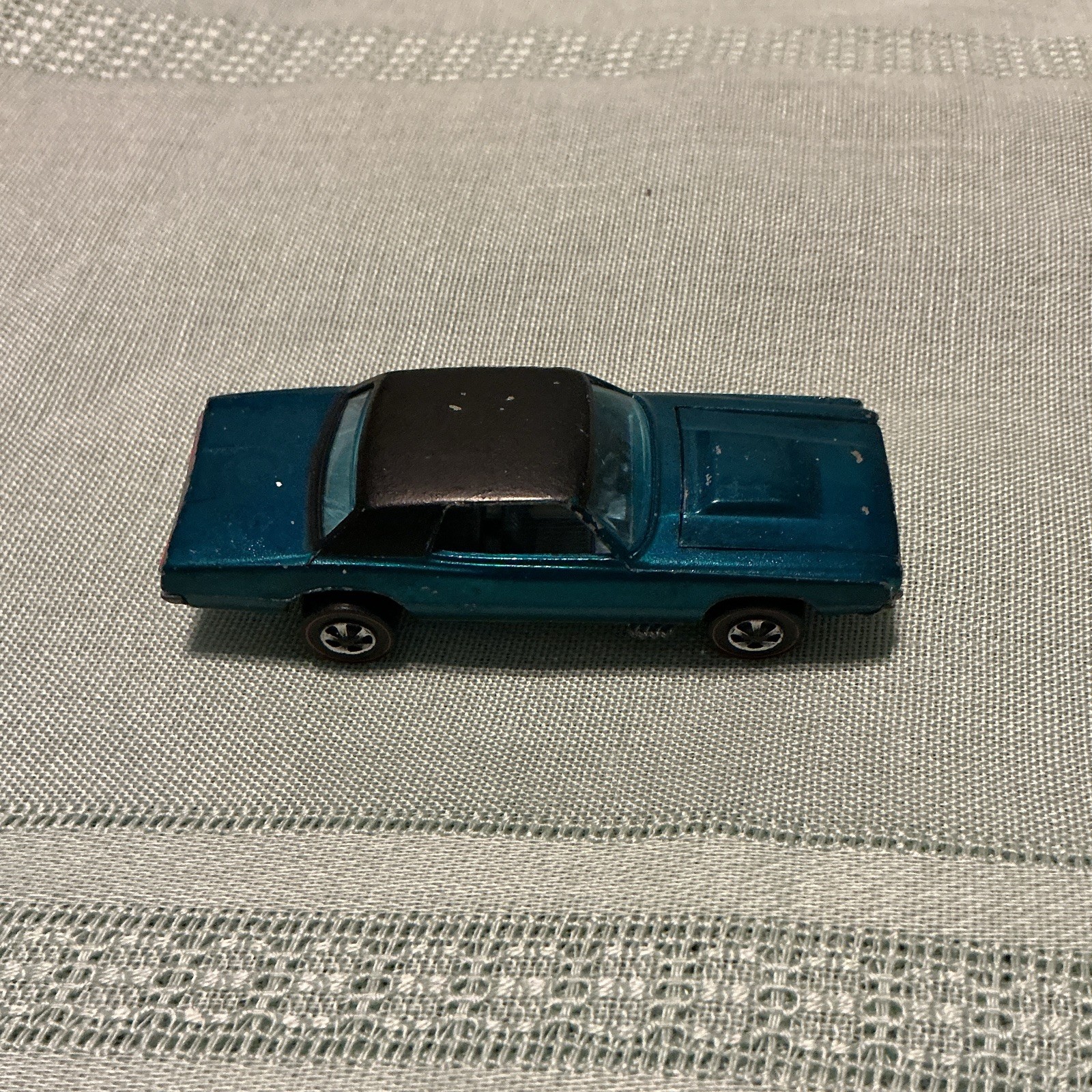 Hot Wheels Redlines Custom T-Bird 1967 Ford Blue/Black Diecast 1:64 Hood